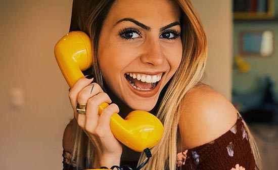 frau beim telefonsex